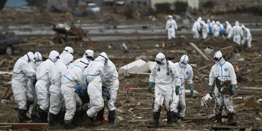 Les autorités japonaises lancent une opération de récupération des corps